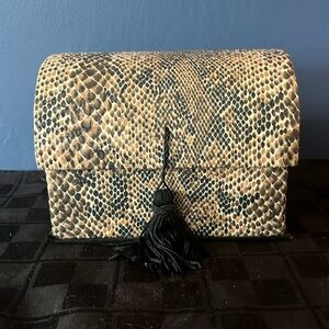 Chic Storage: Brand New Animal Print Jewelry Box with Removable Tray